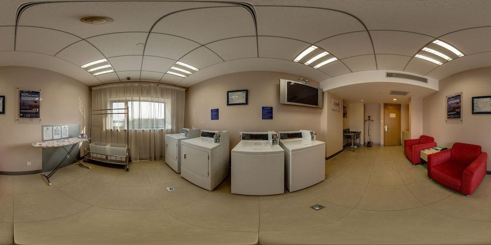 Holiday Inn Express Shanghai New Hongqiao, An Ihg Hotel Экстерьер фото